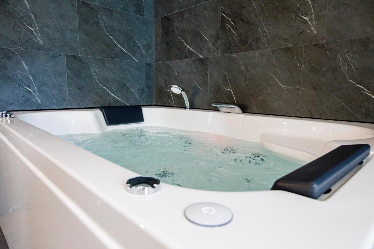 Spa & Detente - Suite Privee - Tours - Netflix Eksteriør bilde